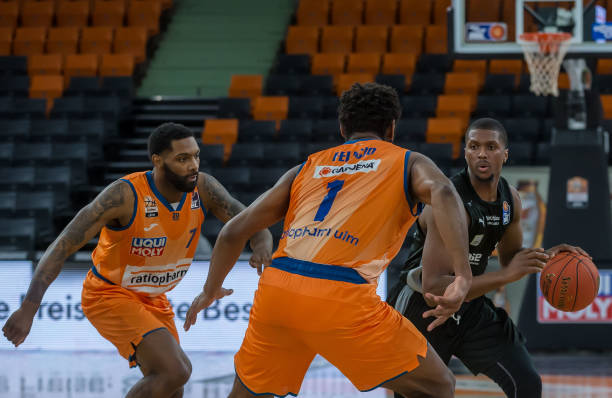 势不断施压 势不断施压